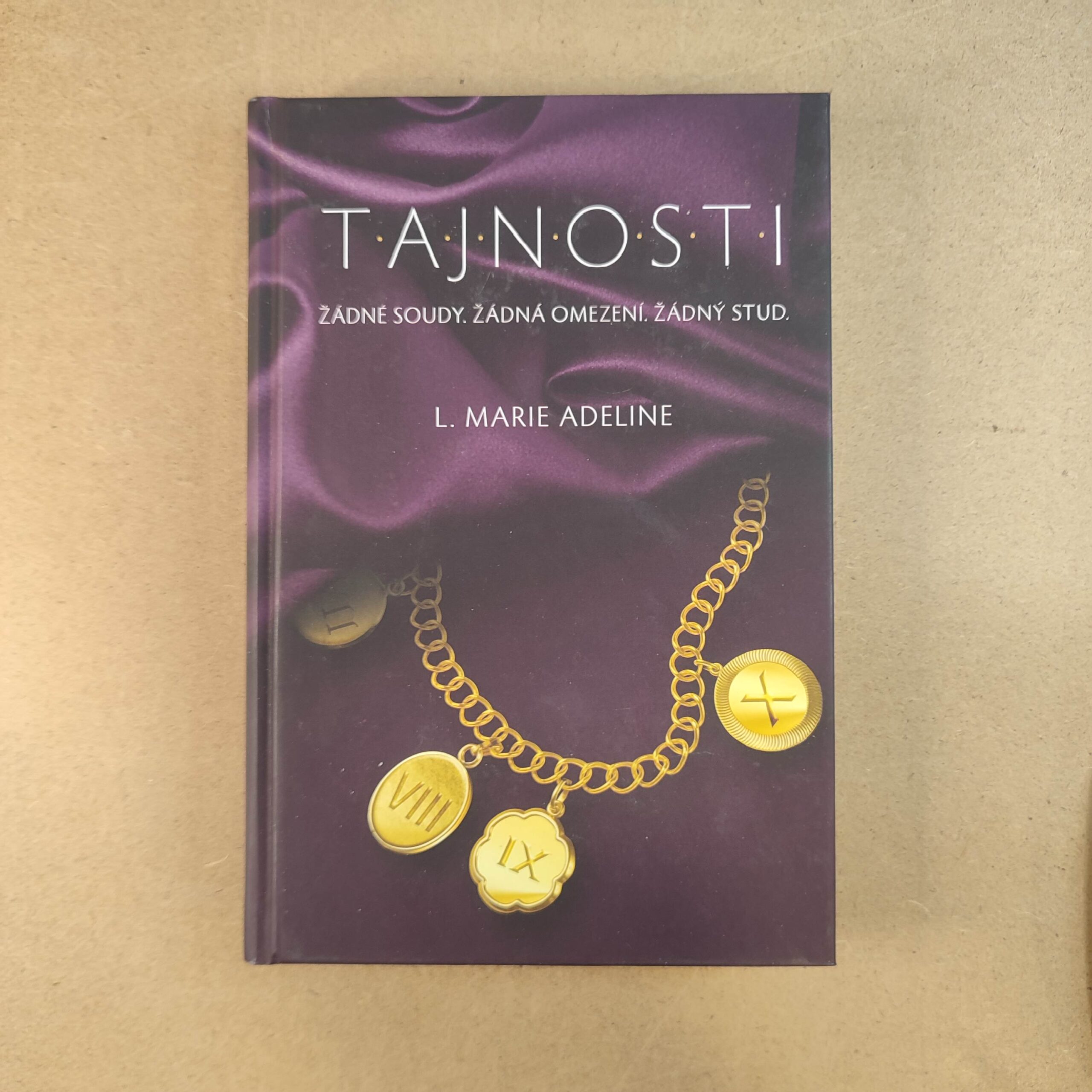 Tajnosti - L. Marie Adeline