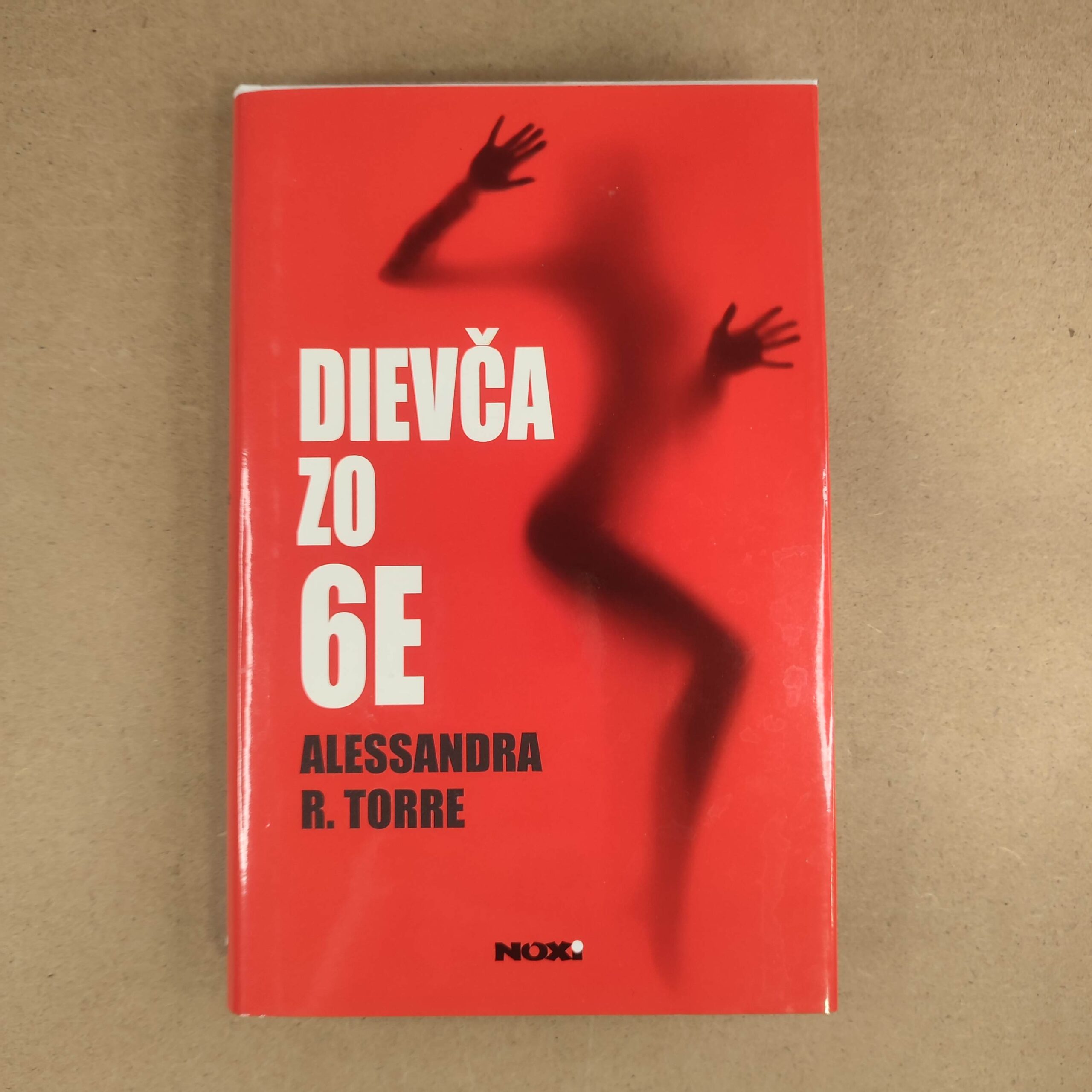 Dievča zo 6E - Alessandra R. Torre