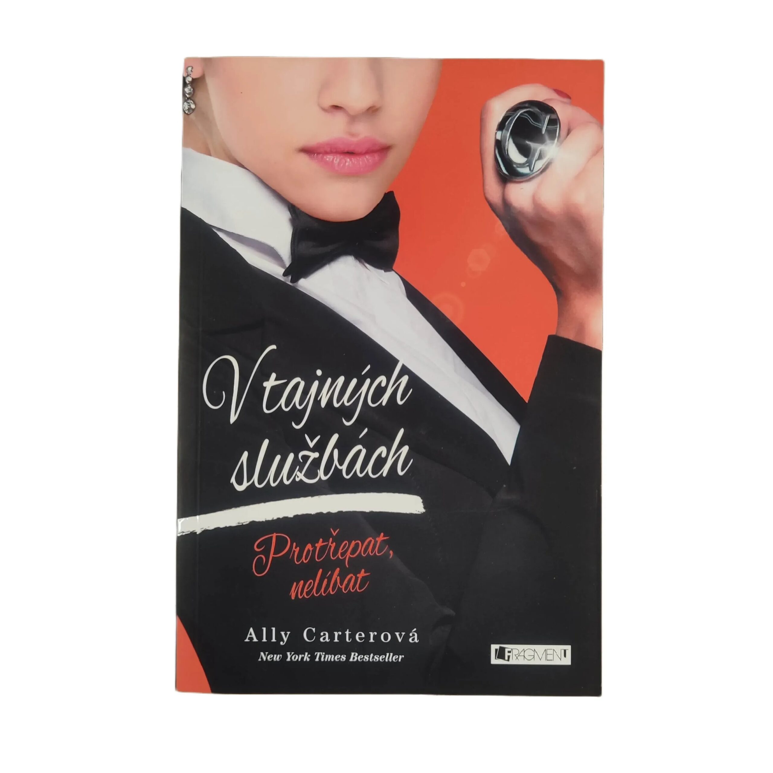 V tajných službách Protřepat, nelíbat - Ally Carterová